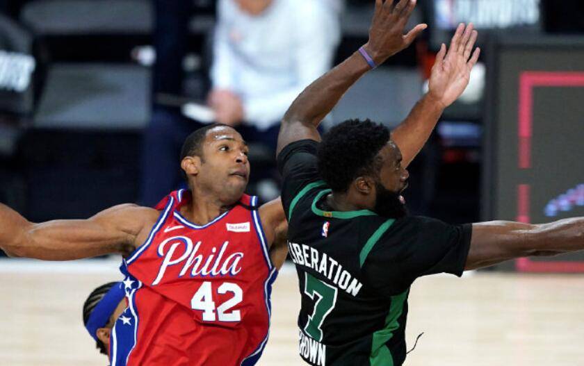  塔图姆末节爆发 绿军终结快船连胜  